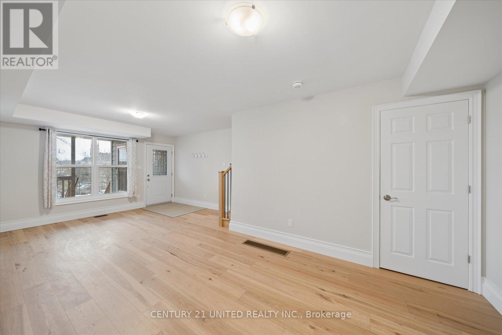 512 - 514 College Street, Peterborough (Town Ward 3), Ontario  K9H 3K3 - Photo 9 - X12890982