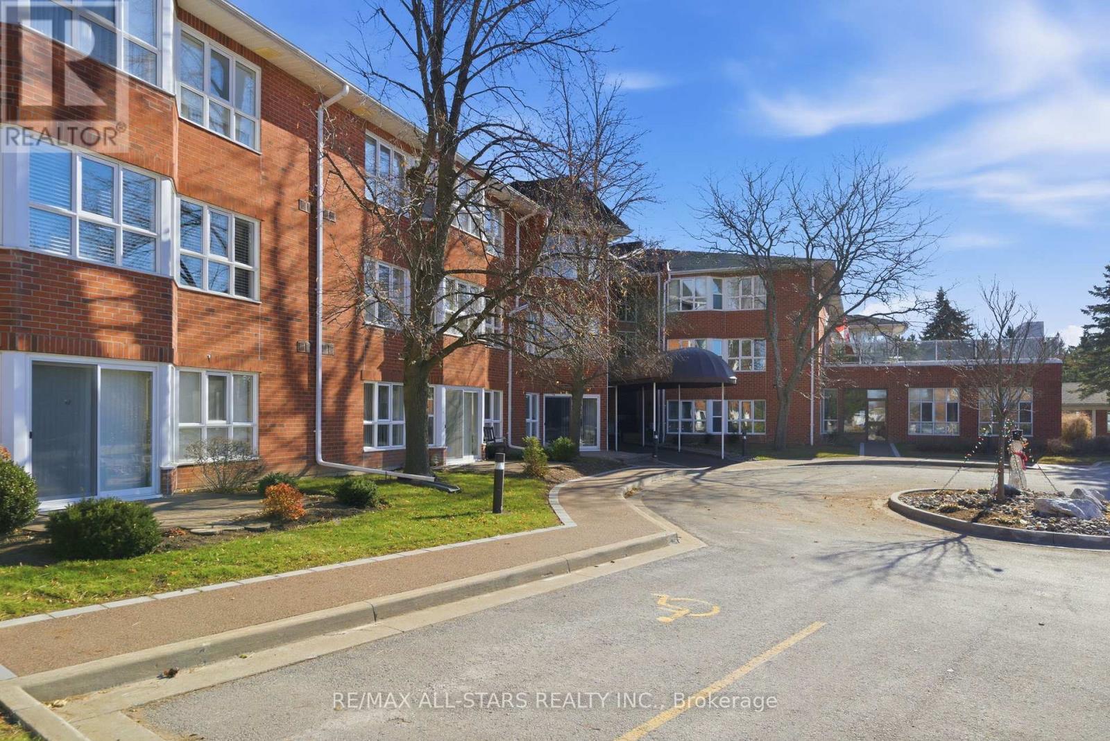 312 - 4 Heritage Way, Kawartha Lakes (Lindsay), Ontario  K9V 5Z2 - Photo 3 - X12891488