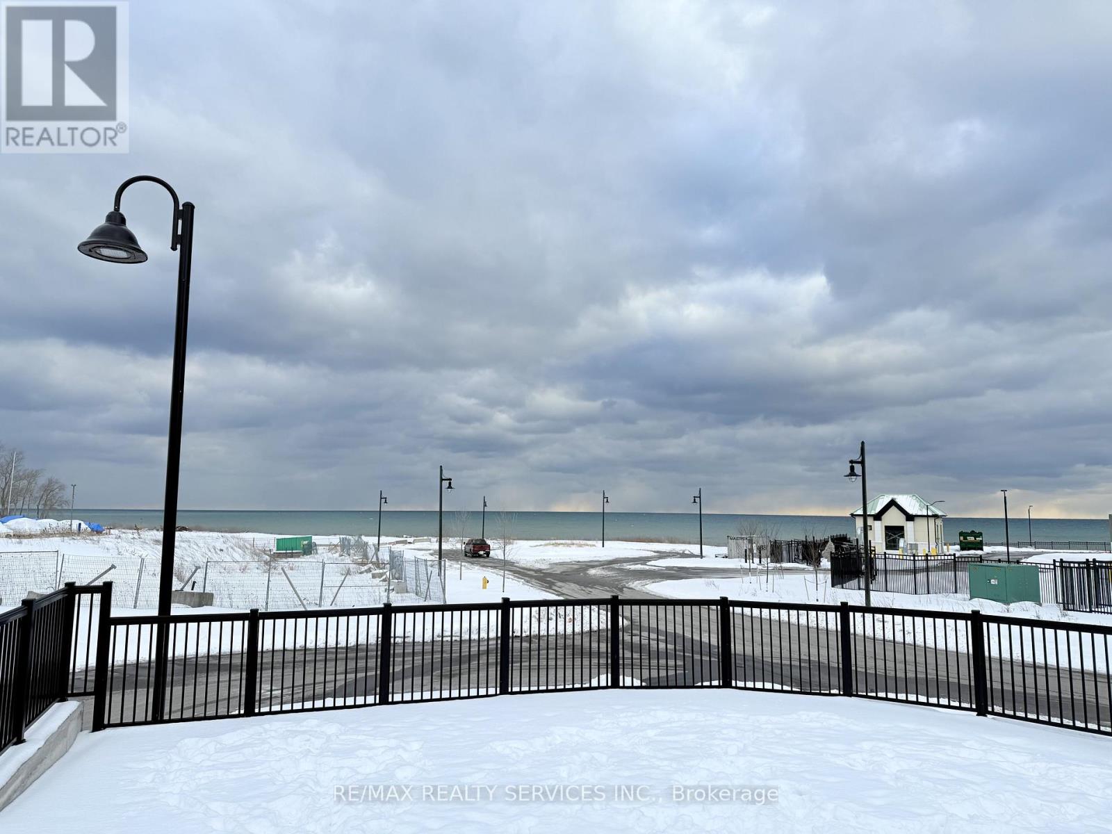 229 - 50 Lakebreeze Drive, Clarington (Newcastle), Ontario  L1B 1N4 - Photo 2 - E12891426