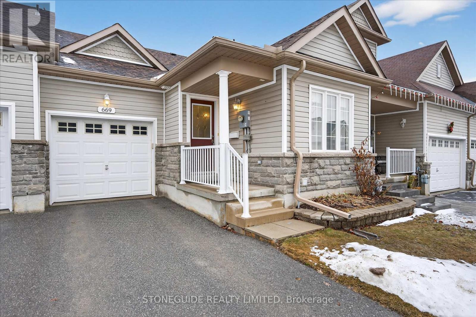 669 Tully Crescent, Peterborough (Monaghan Ward 2), Ontario  K9K 0A9 - Photo 4 - X12891642