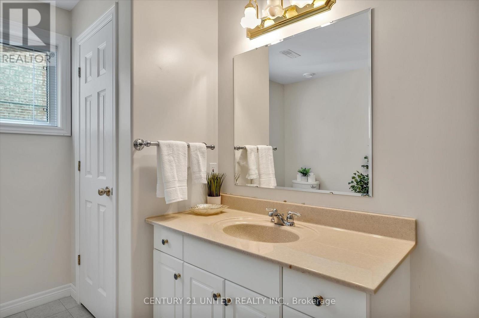 1329 White Crescent, Peterborough (Monaghan Ward 2), Ontario  K9K 2L6 - Photo 36 - X12894698