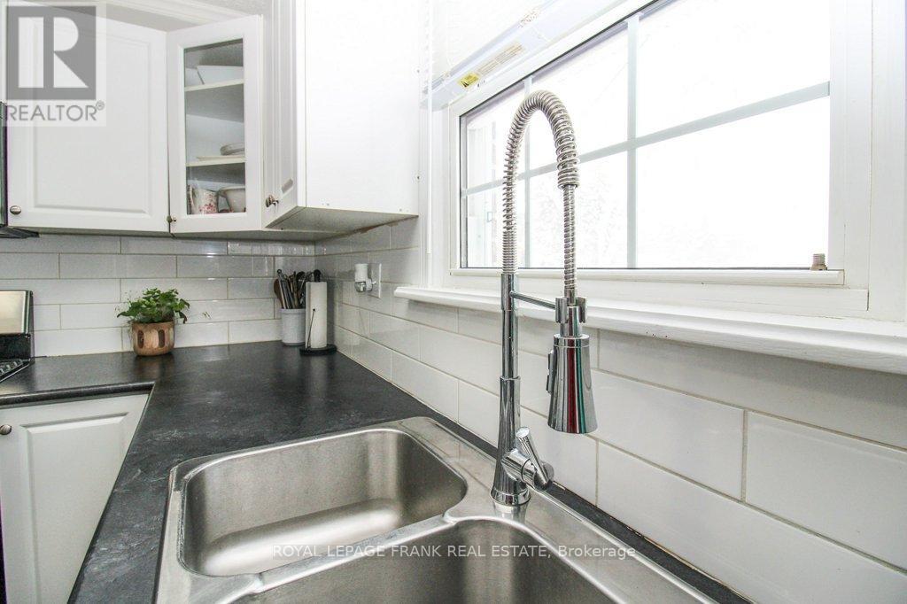 129 Arthur Avenue, Peterborough (Otonabee Ward 1), Ontario  K9J 5X7 - Photo 11 - X12895466