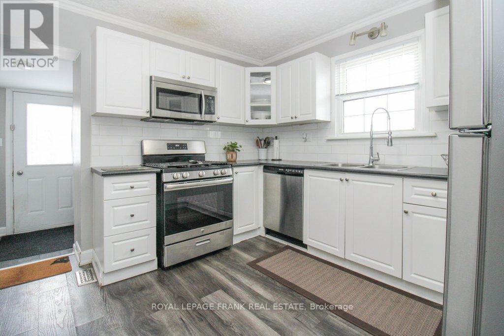 129 Arthur Avenue, Peterborough (Otonabee Ward 1), Ontario  K9J 5X7 - Photo 12 - X12895466