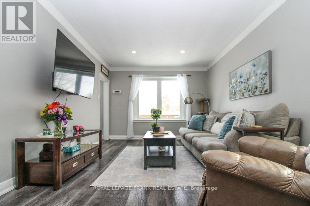 129 Arthur Avenue, Peterborough (Otonabee Ward 1), Ontario  K9J 5X7 - Photo 3 - X12895466