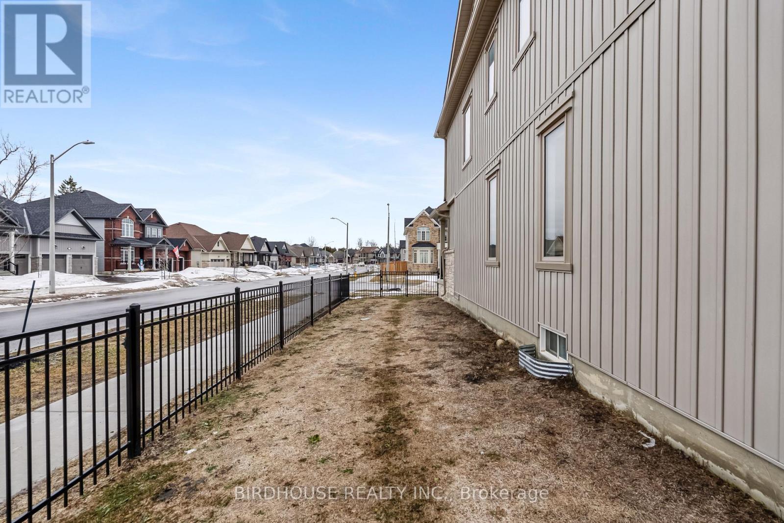 53 Hancock Crescent, Kawartha Lakes (Lindsay), Ontario  K9V 0P4 - Photo 37 - X12897028