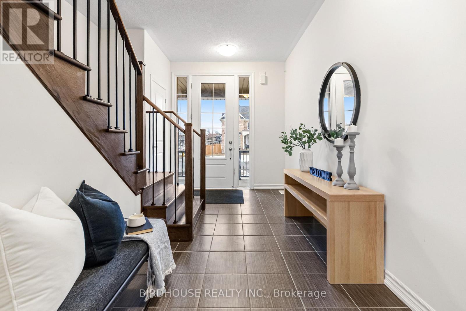 53 Hancock Crescent, Kawartha Lakes (Lindsay), Ontario  K9V 0P4 - Photo 4 - X12897028