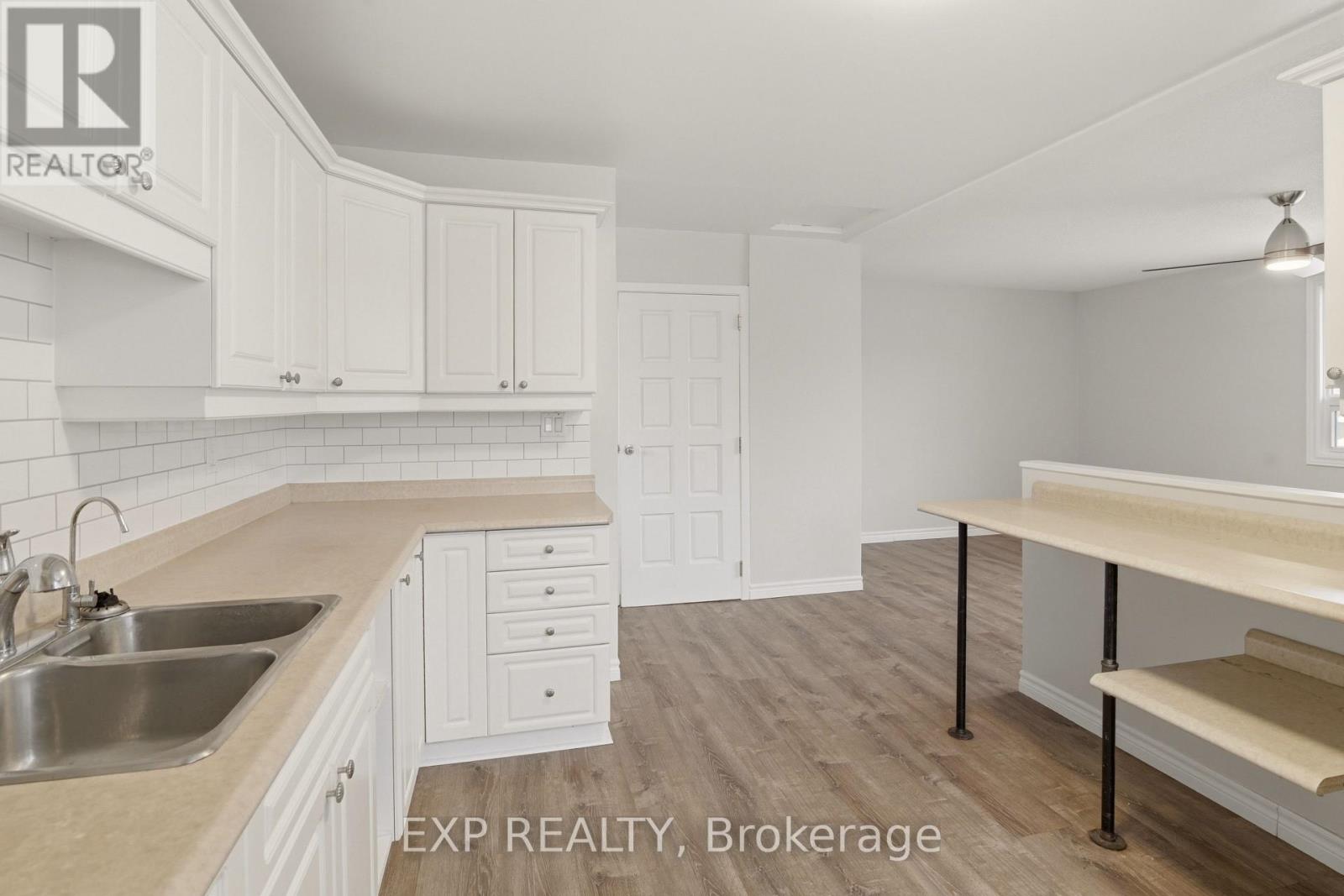 226 Spencleys Lane, Peterborough (Ashburnham Ward 4), Ontario  K9H 1R9 - Photo 5 - X12898130