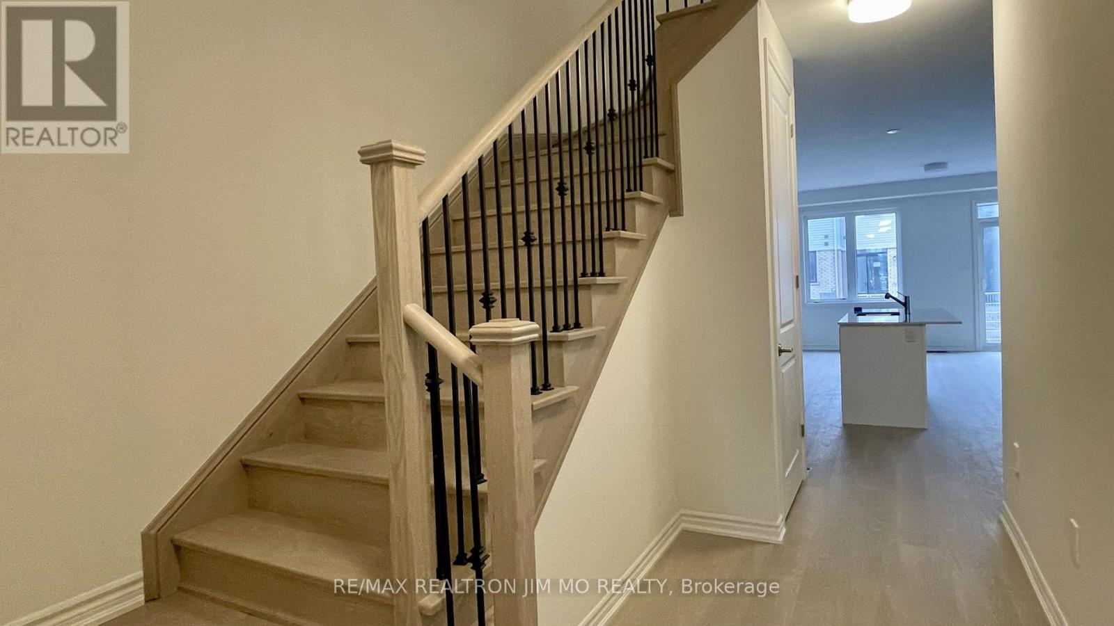 100 Sanderson Drive, Kawartha Lakes (Lindsay), Ontario  K9V 0S8 - Photo 2 - X12898160