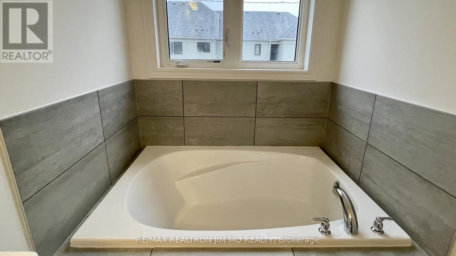 100 Sanderson Drive, Kawartha Lakes (Lindsay), Ontario  K9V 0S8 - Photo 29 - X12898160