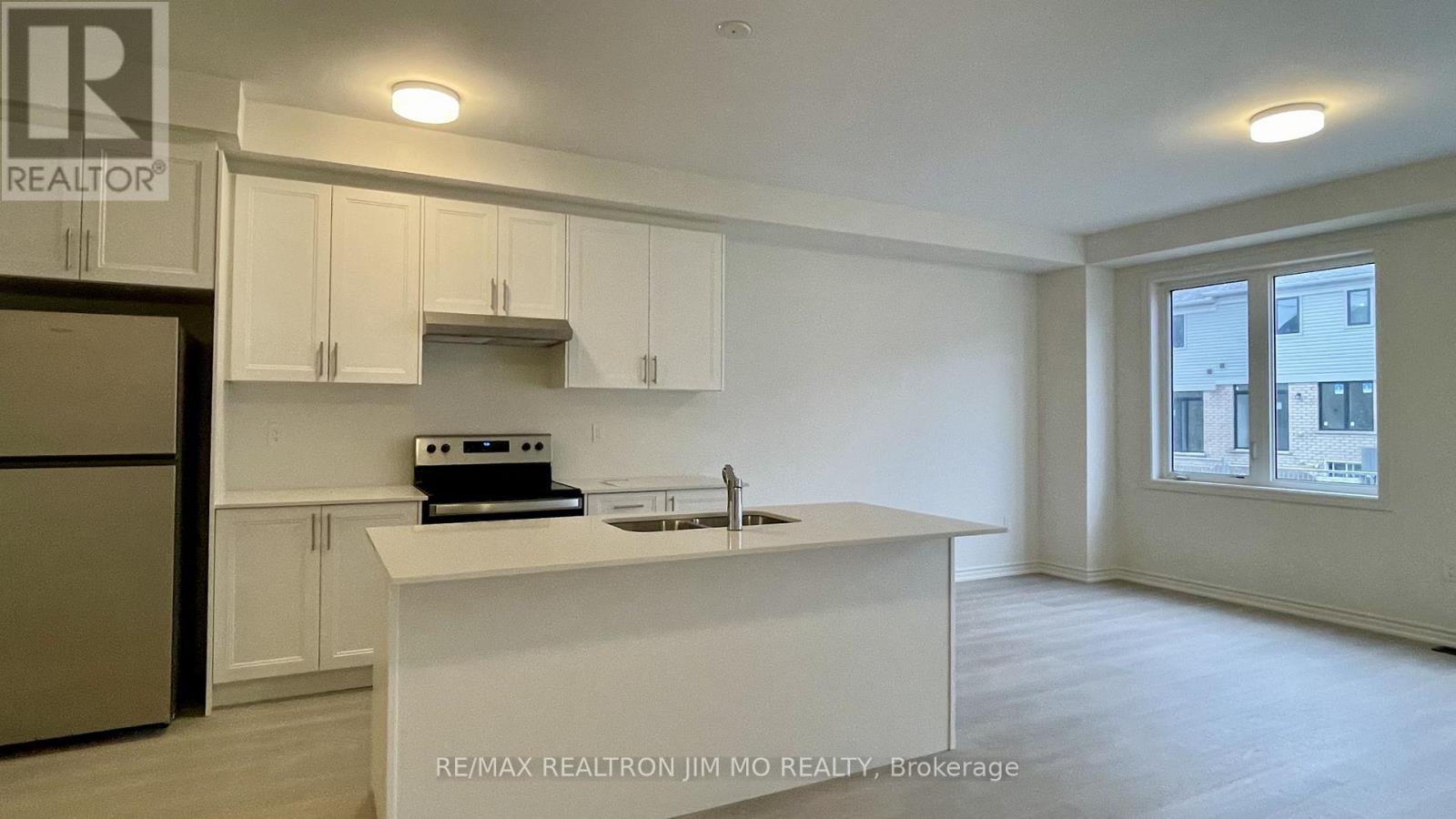 100 Sanderson Drive, Kawartha Lakes (Lindsay), Ontario  K9V 0S8 - Photo 3 - X12898160