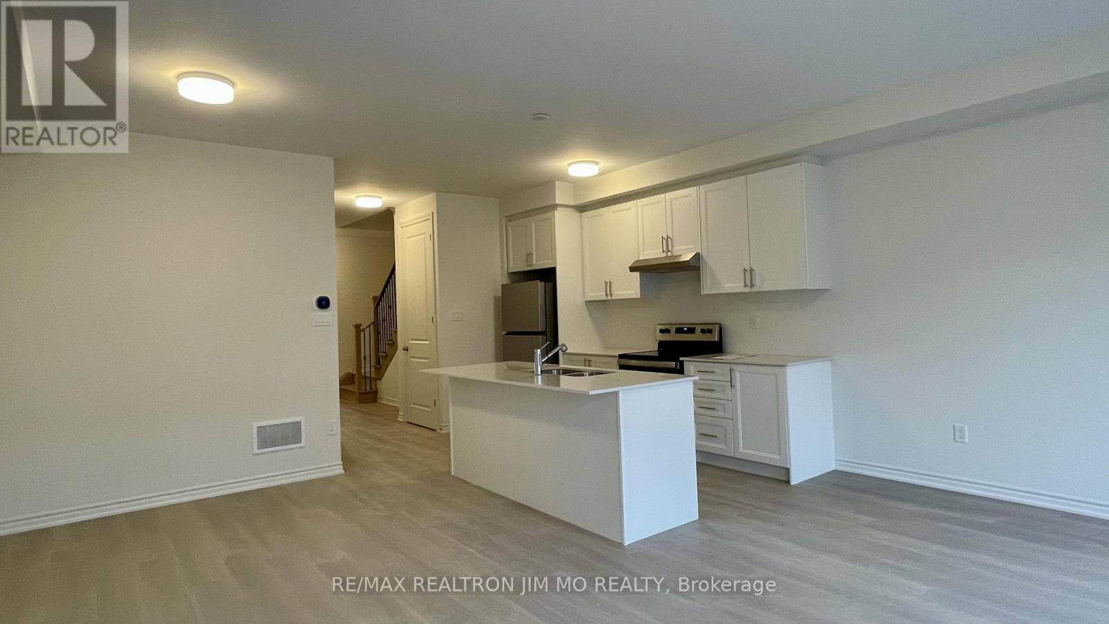 100 Sanderson Drive, Kawartha Lakes (Lindsay), Ontario  K9V 0S8 - Photo 5 - X12898160