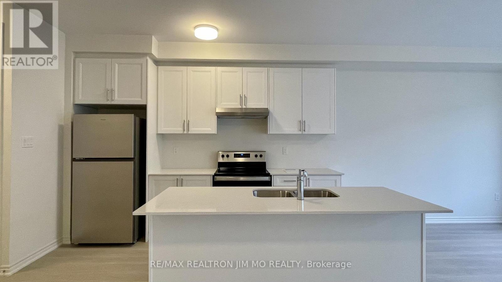 100 Sanderson Drive, Kawartha Lakes (Lindsay), Ontario  K9V 0S8 - Photo 6 - X12898160