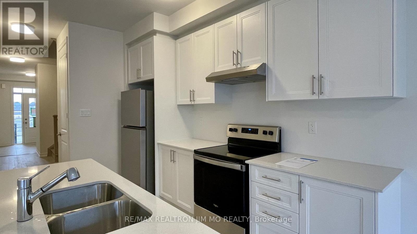 100 Sanderson Drive, Kawartha Lakes (Lindsay), Ontario  K9V 0S8 - Photo 8 - X12898160