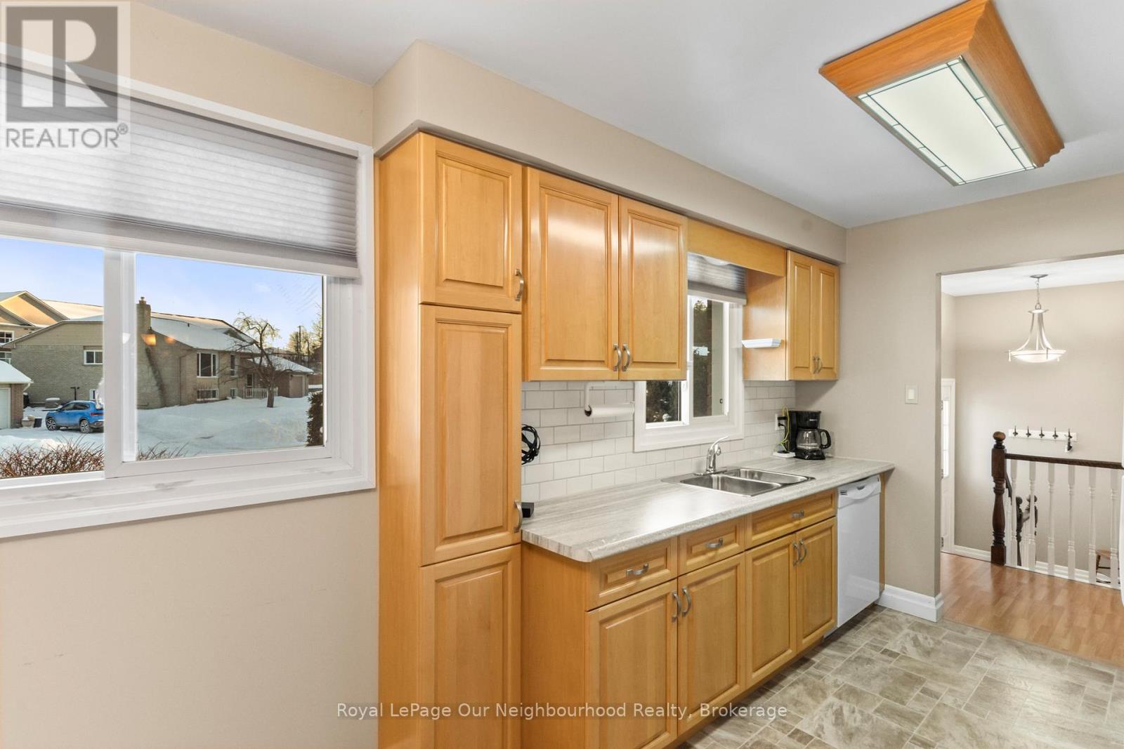 909 Whitefield Drive, Peterborough (Otonabee Ward 1), Ontario  K9J 7W1 - Photo 11 - X12898546