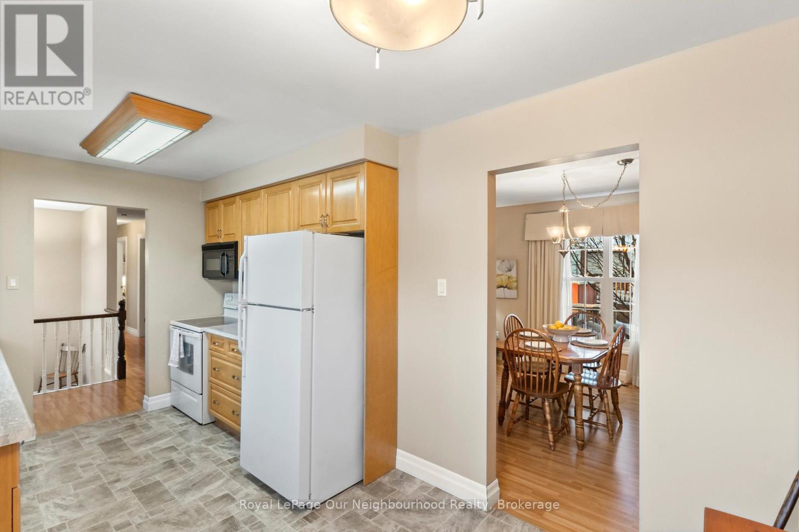 909 Whitefield Drive, Peterborough (Otonabee Ward 1), Ontario  K9J 7W1 - Photo 12 - X12898546