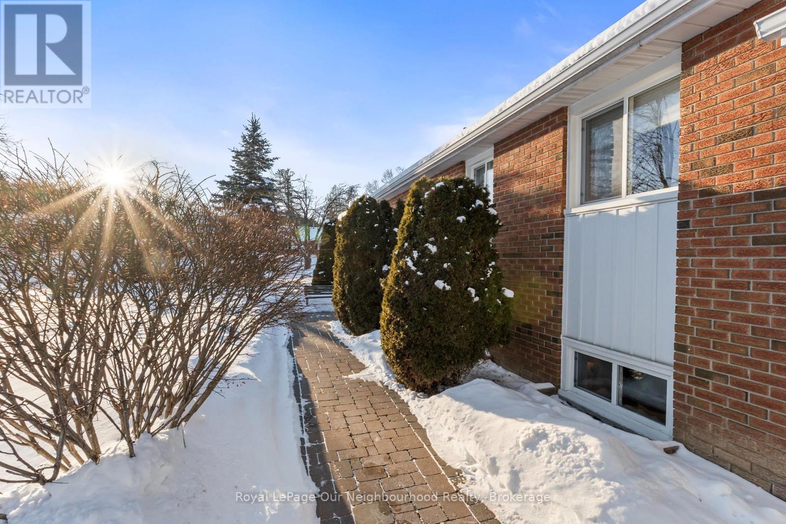 909 Whitefield Drive, Peterborough (Otonabee Ward 1), Ontario  K9J 7W1 - Photo 4 - X12898546