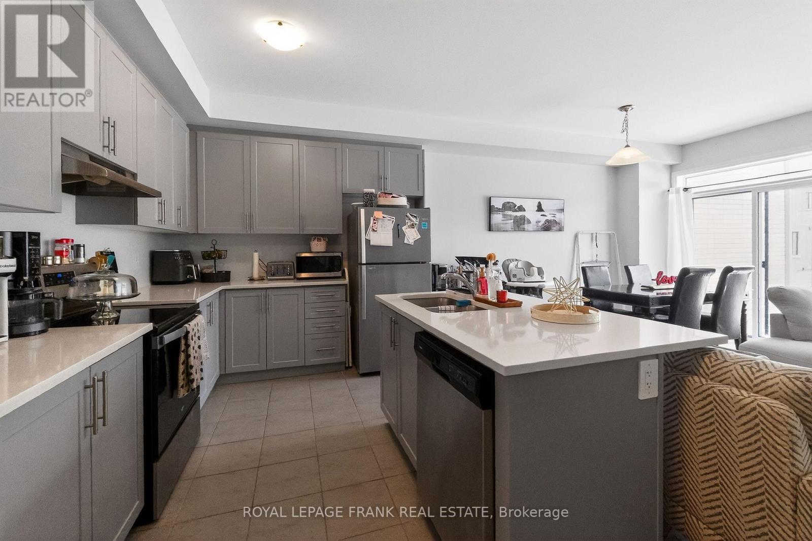 28 Corley Street, Kawartha Lakes (Lindsay), Ontario  K9V 6C2 - Photo 4 - X12899634