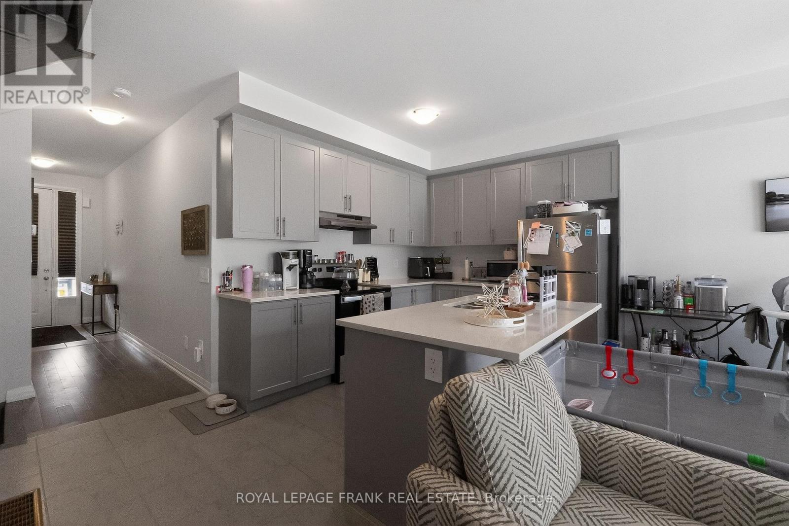 28 Corley Street, Kawartha Lakes (Lindsay), Ontario  K9V 6C2 - Photo 5 - X12899634