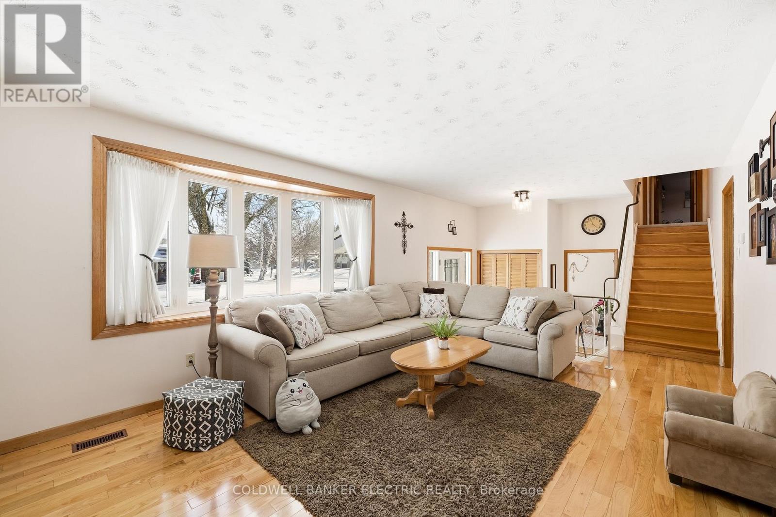 1341 Heather Lane, Peterborough (Monaghan Ward 2), Ontario  K9J 7N1 - Photo 9 - X12900966