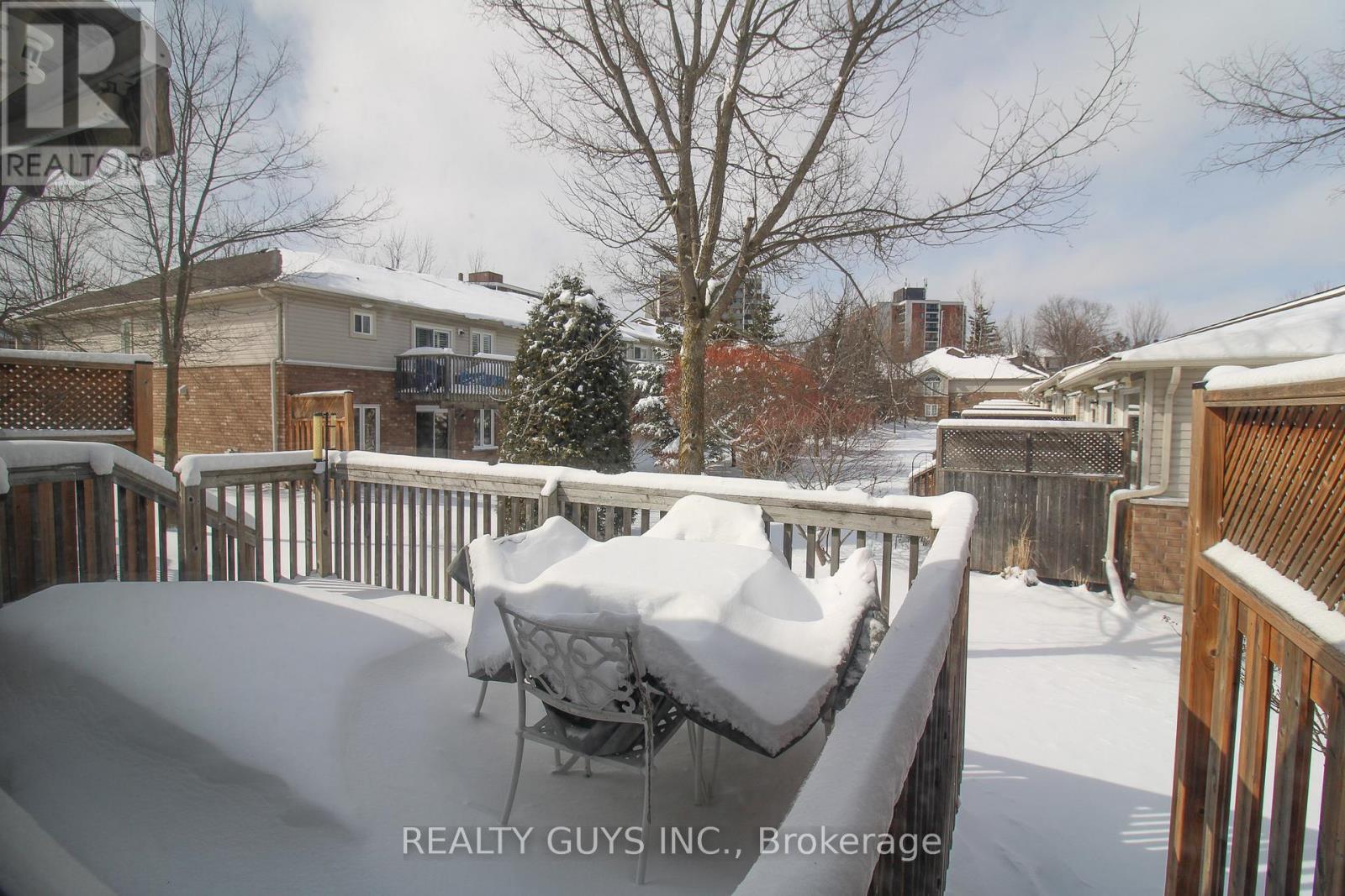 6 - 909 Wentworth Street, Peterborough (Otonabee Ward 1), Ontario  K9J 8R7 - Photo 3 - X12902464