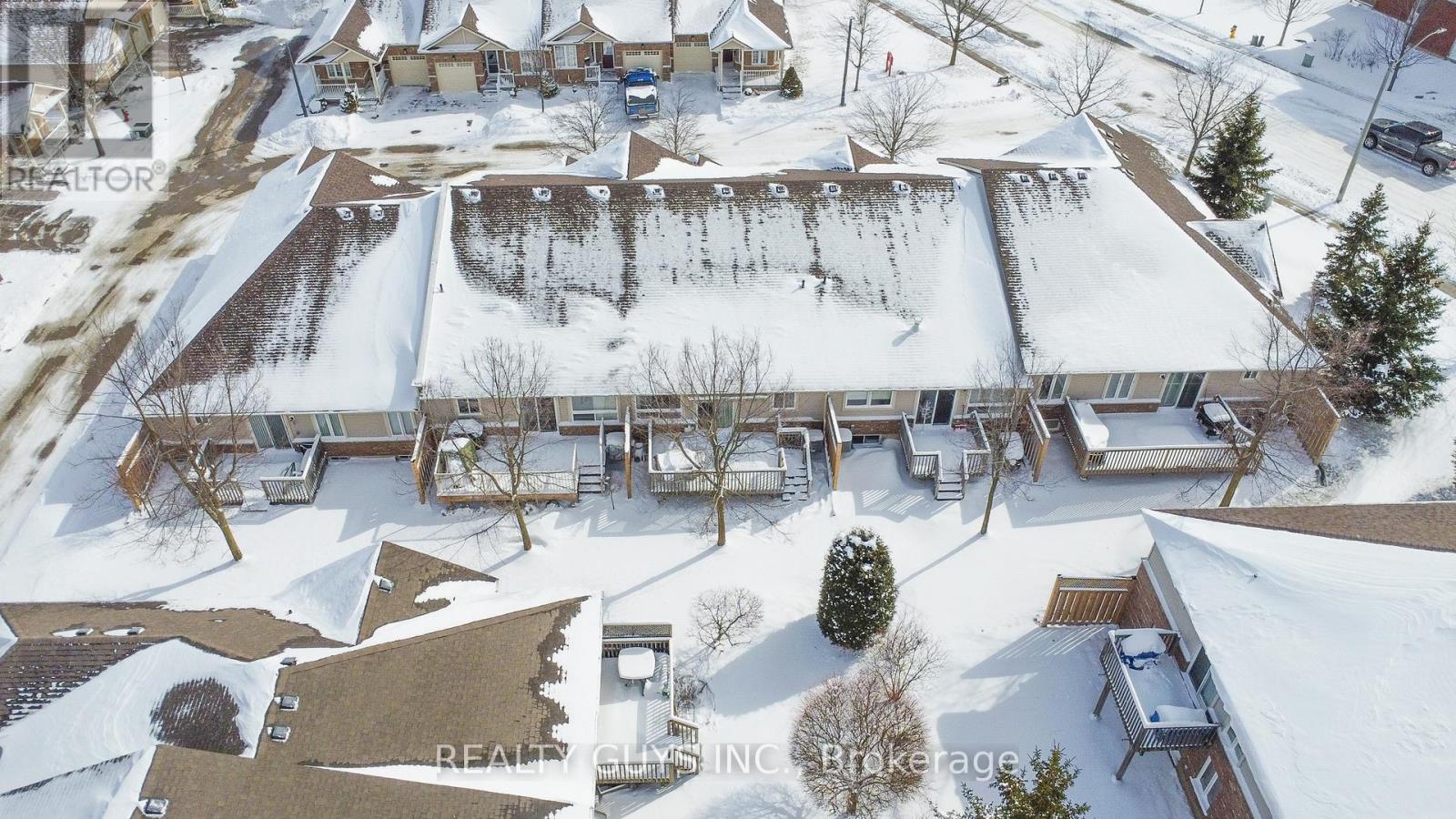 6 - 909 Wentworth Street, Peterborough (Otonabee Ward 1), Ontario  K9J 8R7 - Photo 4 - X12902464