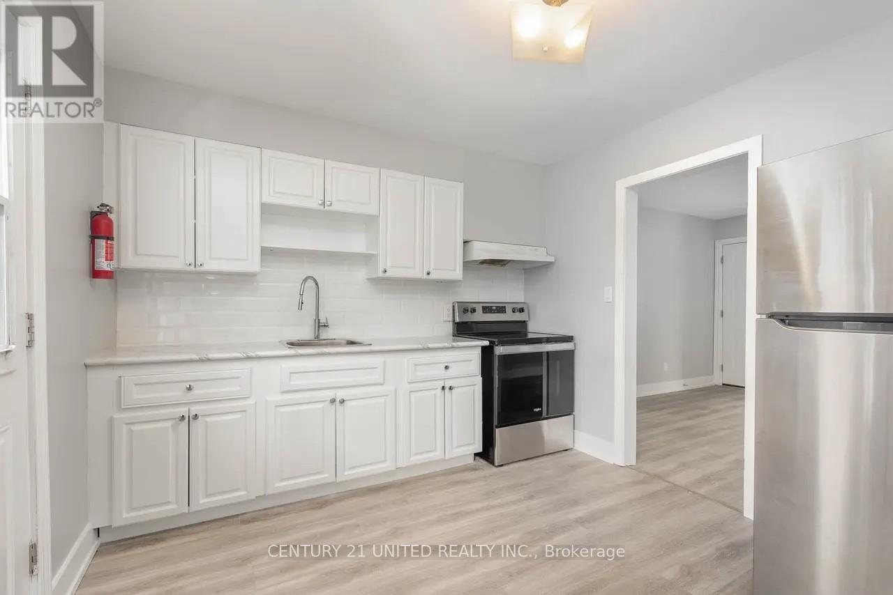 A - 1247 Clonsilla Avenue, Peterborough (Town Ward 3), Ontario  K9J 5Z1 - Photo 4 - X12902978