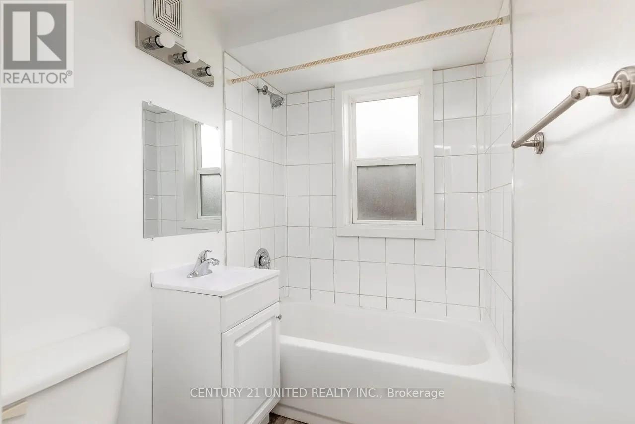 A - 1247 Clonsilla Avenue, Peterborough (Town Ward 3), Ontario  K9J 5Z1 - Photo 6 - X12902978