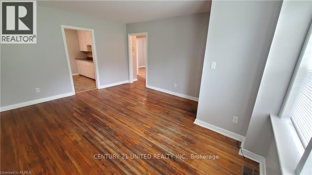 B - 1247 Clonsilla Avenue, Peterborough (Town Ward 3), Ontario  K9J 5Z1 - Photo 5 - X12902980