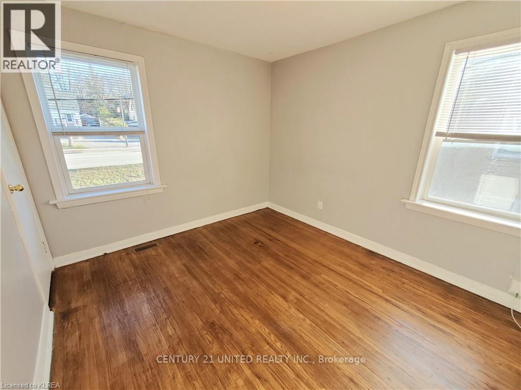 B - 1247 Clonsilla Avenue, Peterborough (Town Ward 3), Ontario  K9J 5Z1 - Photo 7 - X12902980