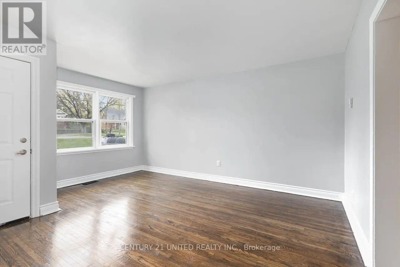 B - 1275 Clonsilla Avenue, Peterborough (Town Ward 3), Ontario  K9J 5Z1 - Photo 8 - X12902984