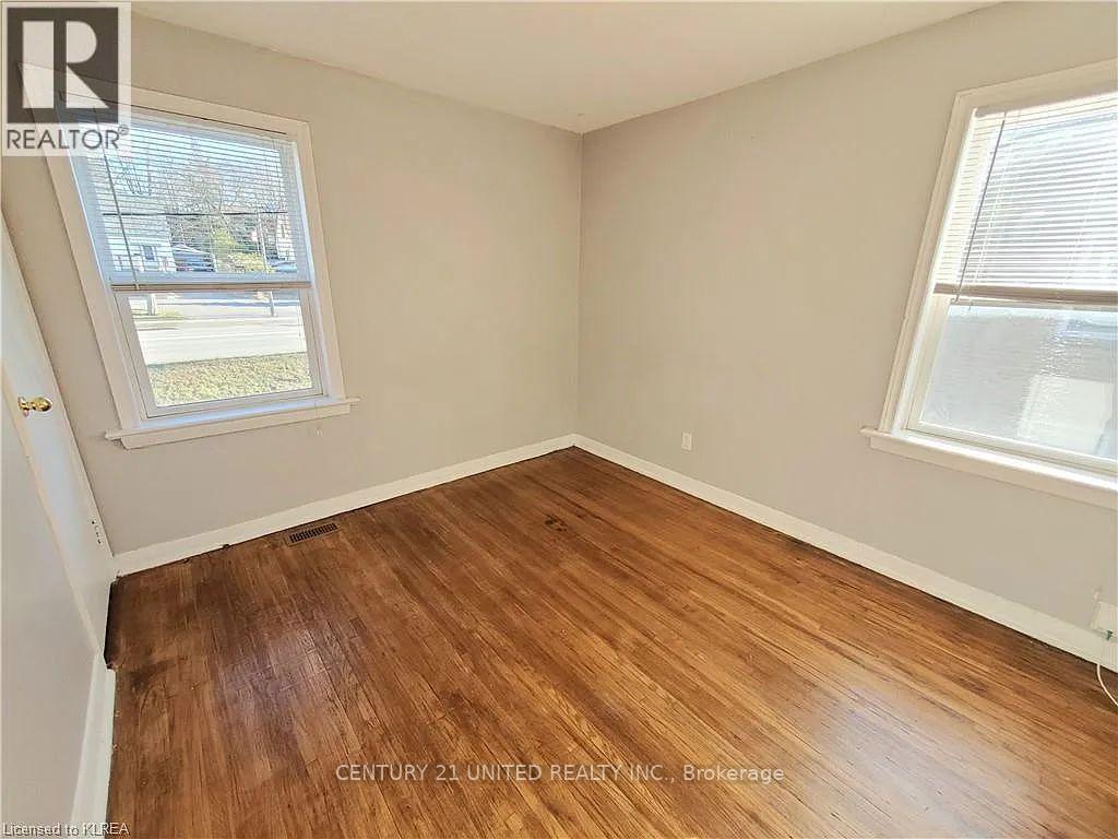 B - 1269 Clonsilla Avenue, Peterborough (Town Ward 3), Ontario  K9J 5Z1 - Photo 5 - X12902988