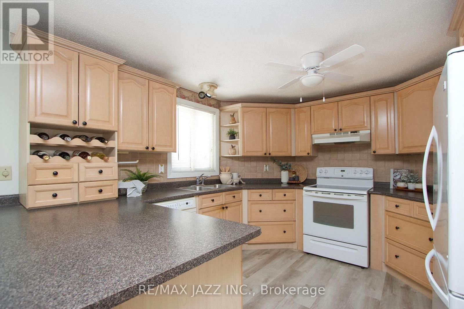 13 Steelhead Lane, Clarington (Newcastle), Ontario  L1B 1B4 - Photo 10 - E12903578