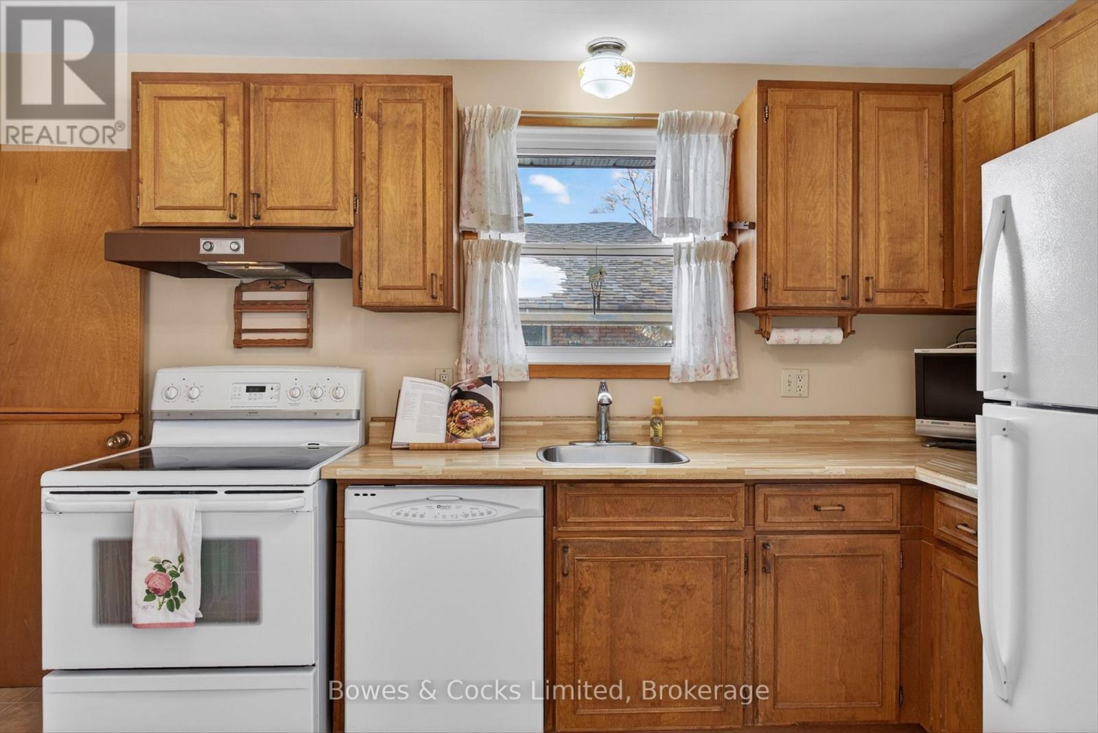 716 Otonabee Drive, Peterborough (Ashburnham Ward 4), Ontario  K9J 7P9 - Photo 11 - X12903824