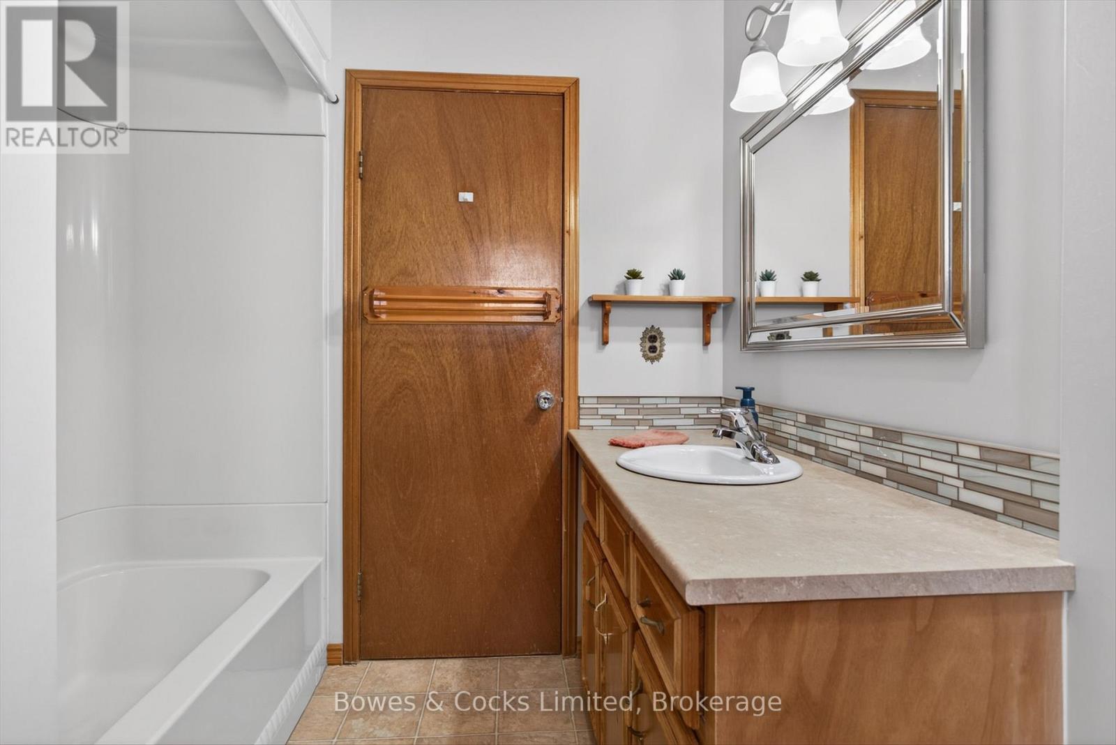 716 Otonabee Drive, Peterborough (Ashburnham Ward 4), Ontario  K9J 7P9 - Photo 20 - X12903824