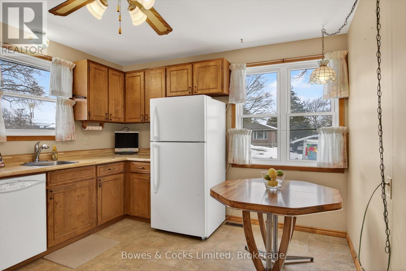 716 Otonabee Drive, Peterborough (Ashburnham Ward 4), Ontario  K9J 7P9 - Photo 9 - X12903824