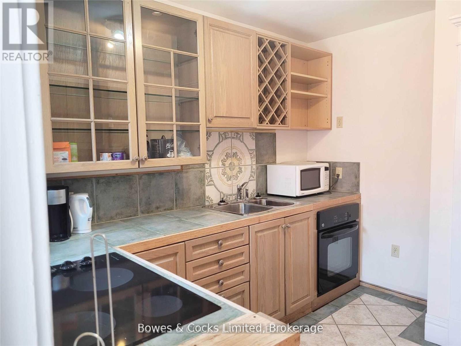 317 Reid Street, Peterborough (Town Ward 3), Ontario  K9J 3R2 - Photo 10 - X12903832