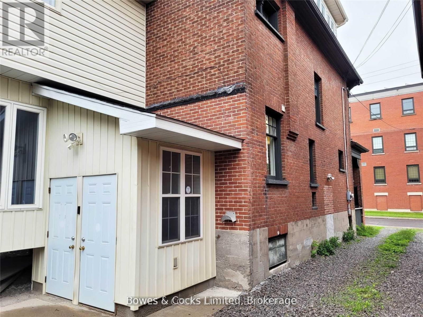 317 Reid Street, Peterborough (Town Ward 3), Ontario  K9J 3R2 - Photo 4 - X12903832