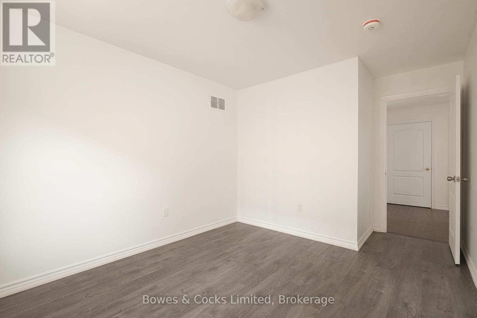 147 Springdale Drive, Kawartha Lakes (Lindsay), Ontario  K9V 0N1 - Photo 11 - X12904484