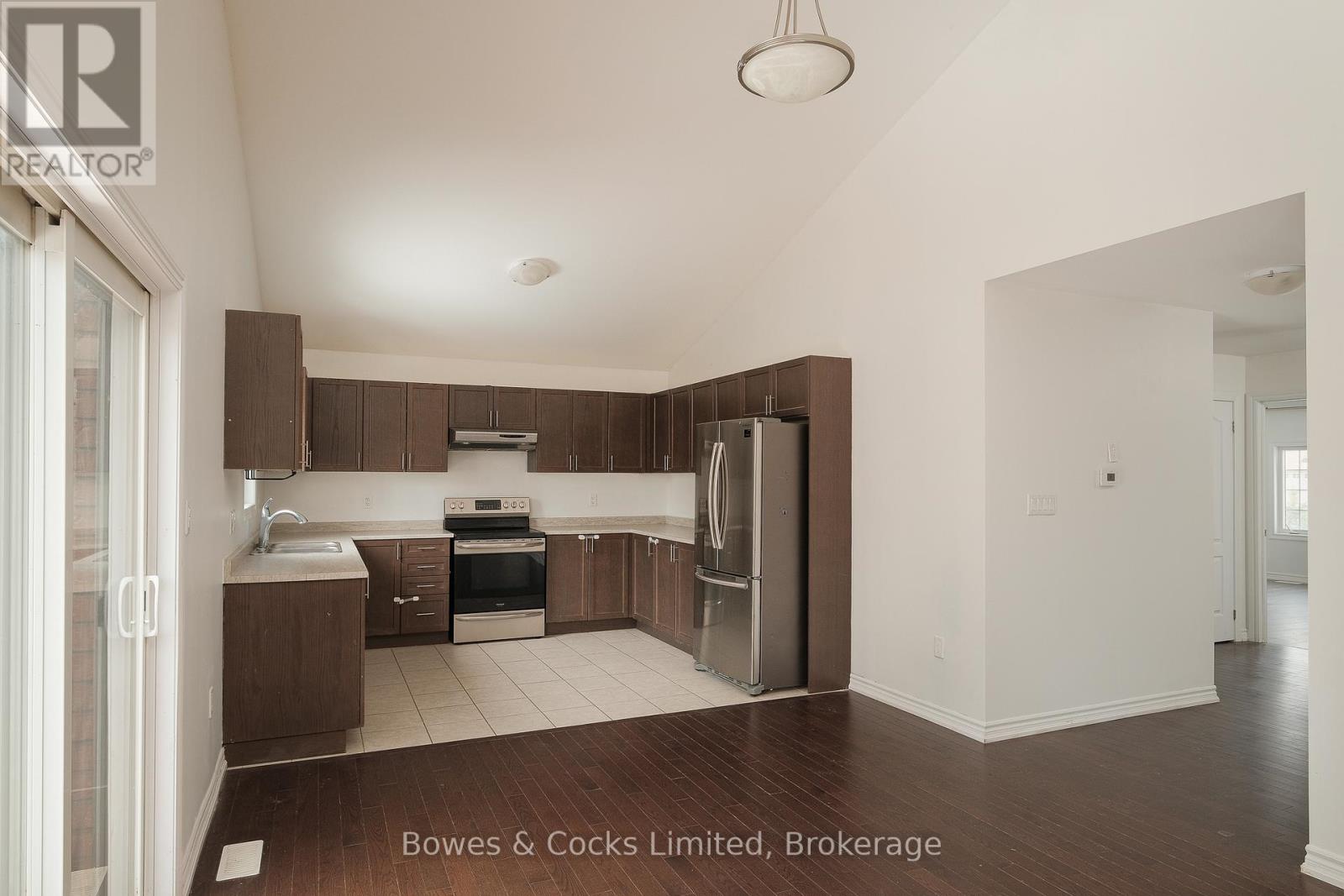 147 Springdale Drive, Kawartha Lakes (Lindsay), Ontario  K9V 0N1 - Photo 12 - X12904484