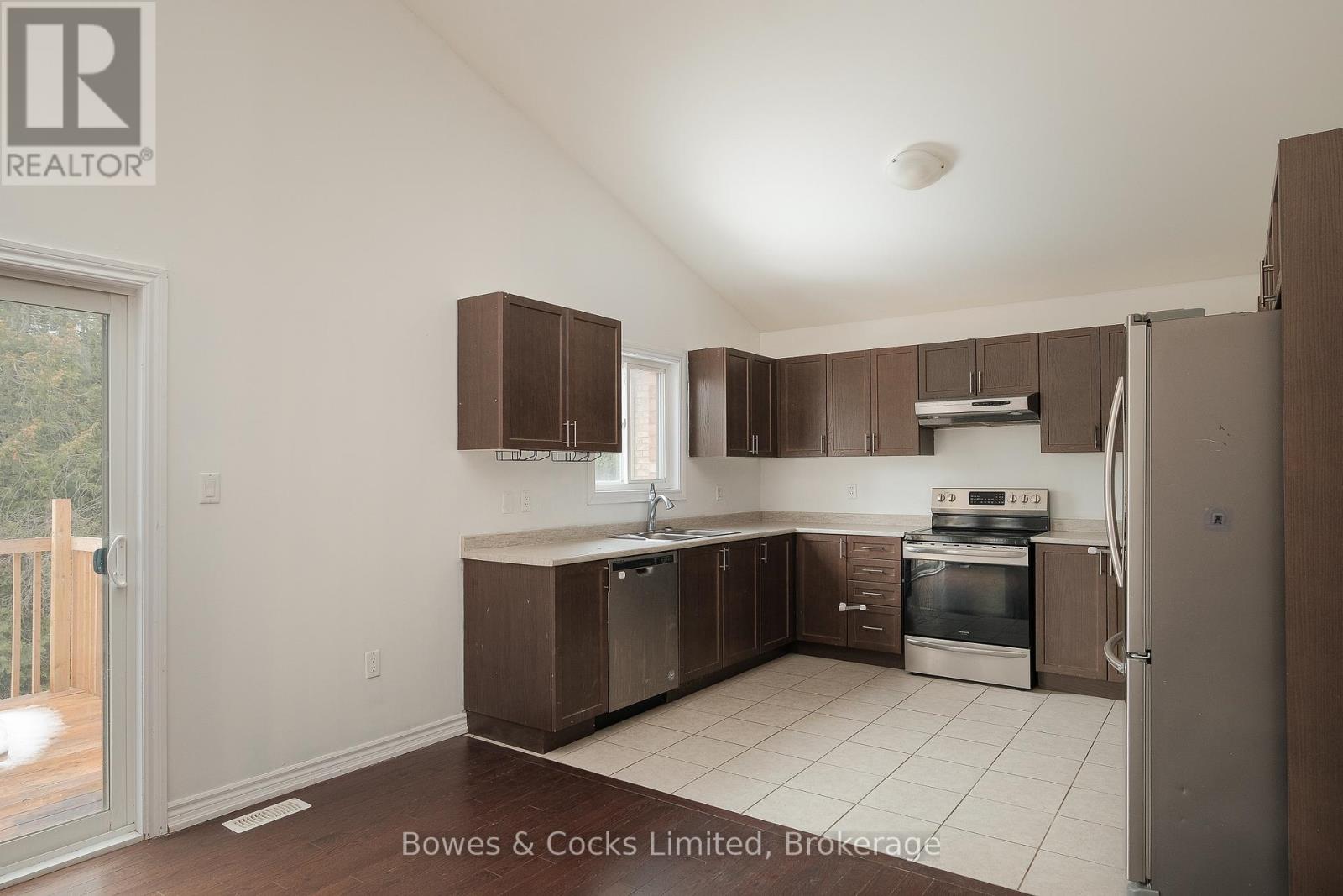 147 Springdale Drive, Kawartha Lakes (Lindsay), Ontario  K9V 0N1 - Photo 14 - X12904484