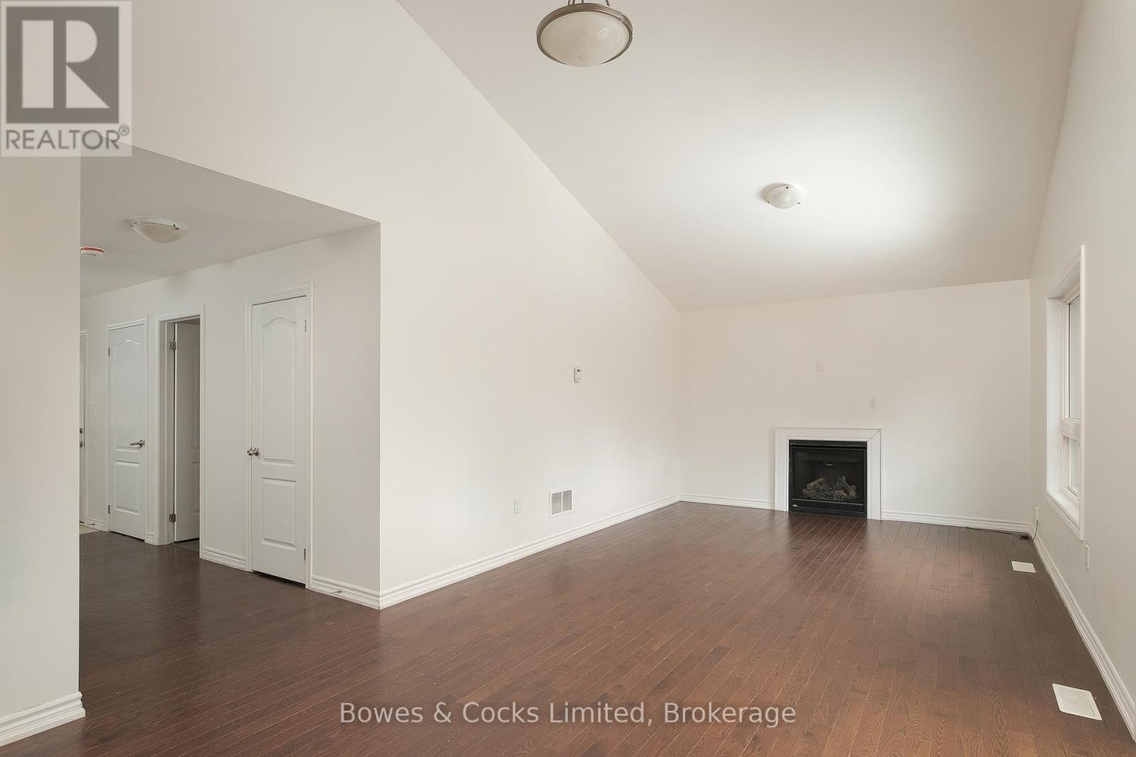 147 Springdale Drive, Kawartha Lakes (Lindsay), Ontario  K9V 0N1 - Photo 15 - X12904484