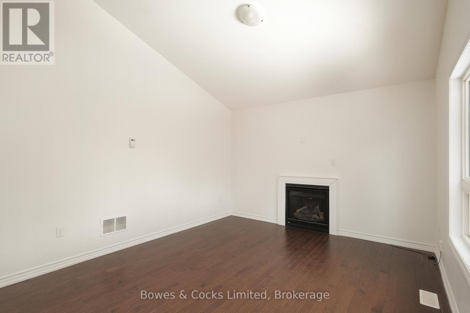 147 Springdale Drive, Kawartha Lakes (Lindsay), Ontario  K9V 0N1 - Photo 18 - X12904484