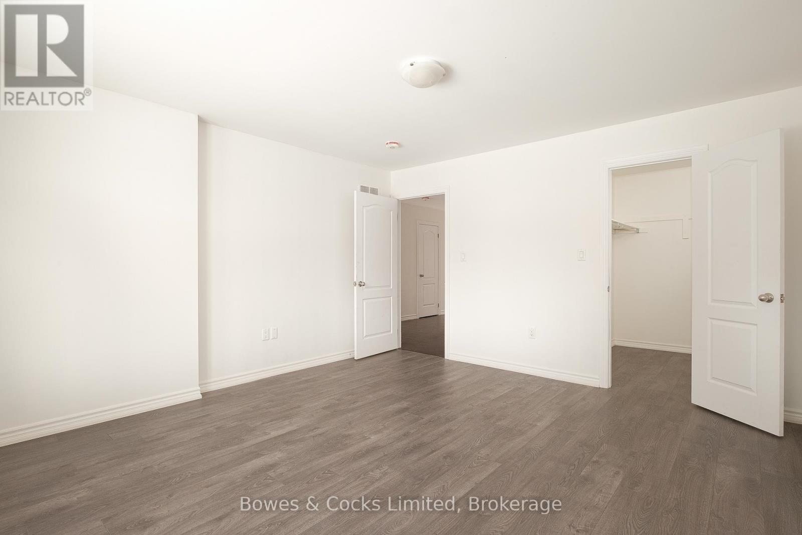 147 Springdale Drive, Kawartha Lakes (Lindsay), Ontario  K9V 0N1 - Photo 5 - X12904484