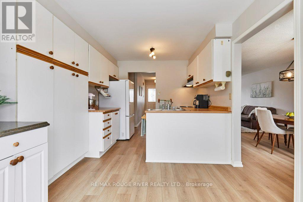 34 Cedar Court, Kawartha Lakes (Lindsay), Ontario  K9V 6A9 - Photo 10 - X12905586