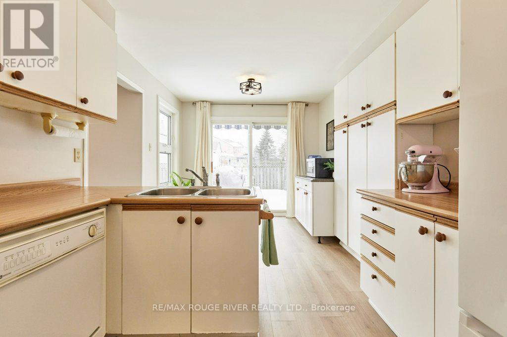 34 Cedar Court, Kawartha Lakes (Lindsay), Ontario  K9V 6A9 - Photo 12 - X12905586