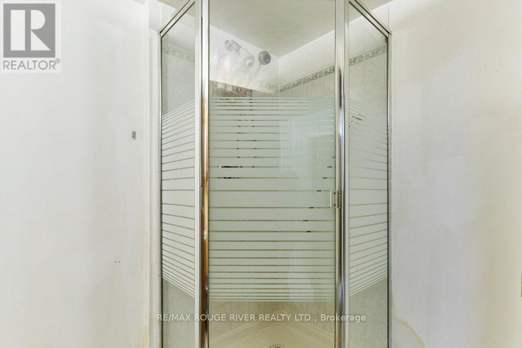 34 Cedar Court, Kawartha Lakes (Lindsay), Ontario  K9V 6A9 - Photo 27 - X12905586