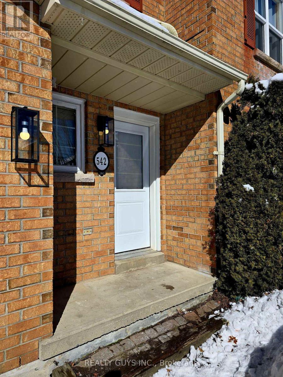 542 Westman Avenue, Peterborough (Otonabee Ward 1), Ontario  K9K 2E6 - Photo 2 - X12907144