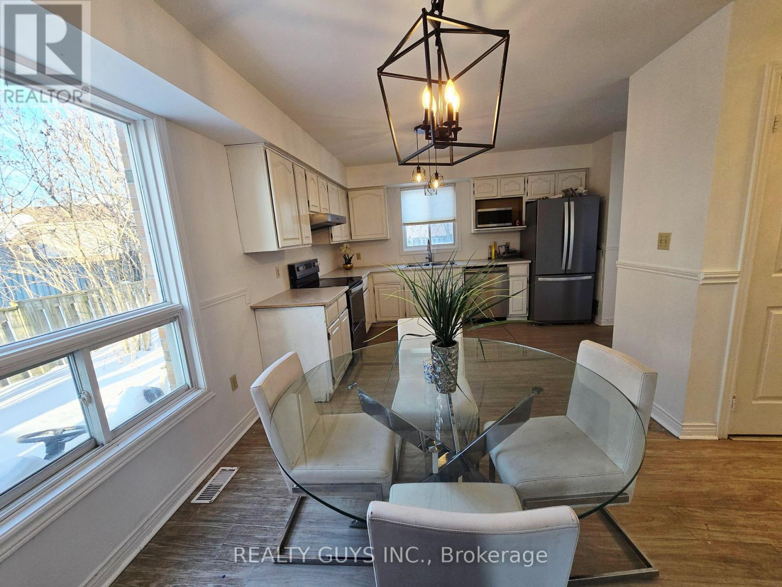 542 Westman Avenue, Peterborough (Otonabee Ward 1), Ontario  K9K 2E6 - Photo 3 - X12907144