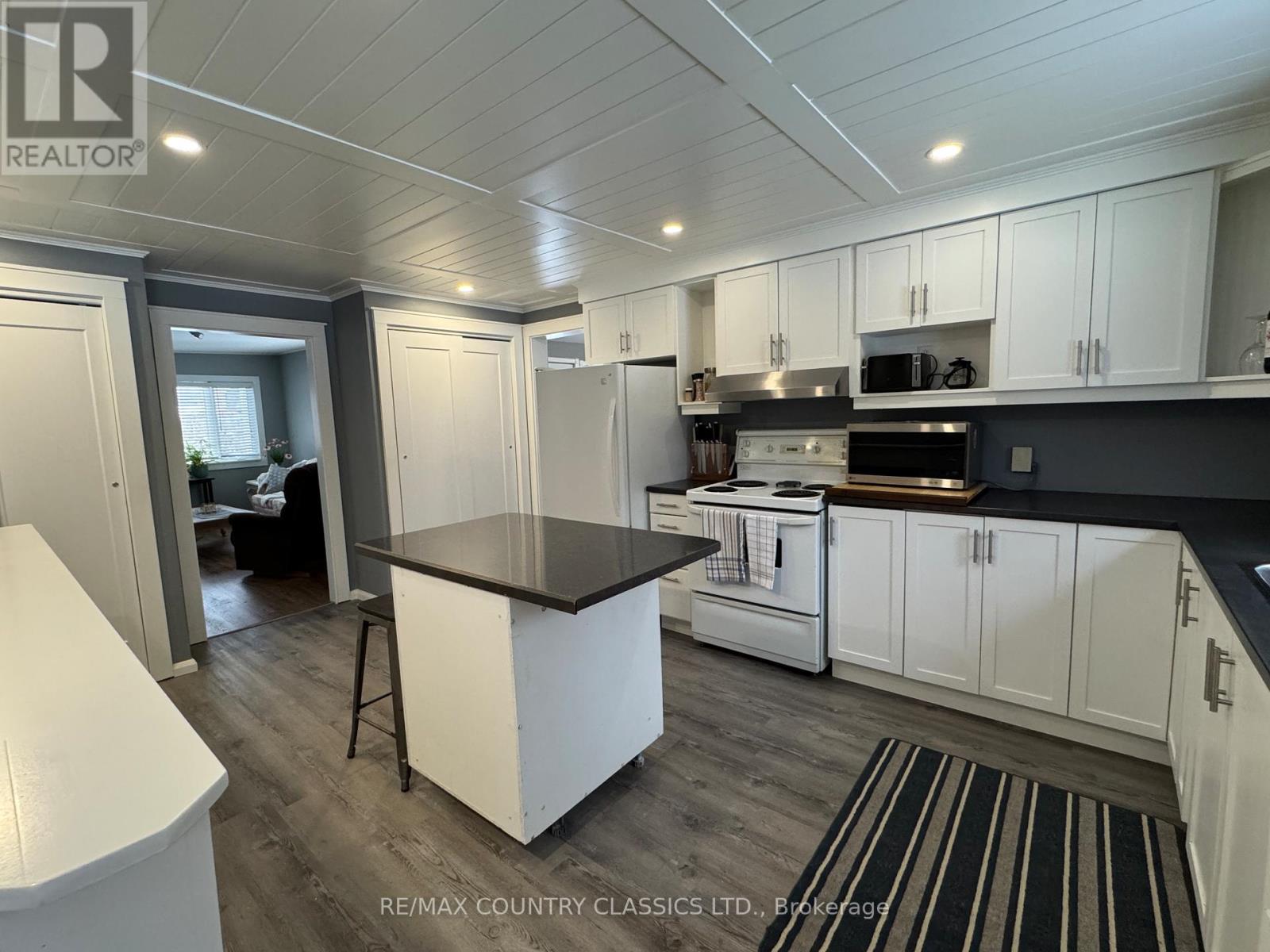 38 Flint Avenue, Bancroft (Bancroft Ward), Ontario  K0L 1C0 - Photo 8 - X12907212