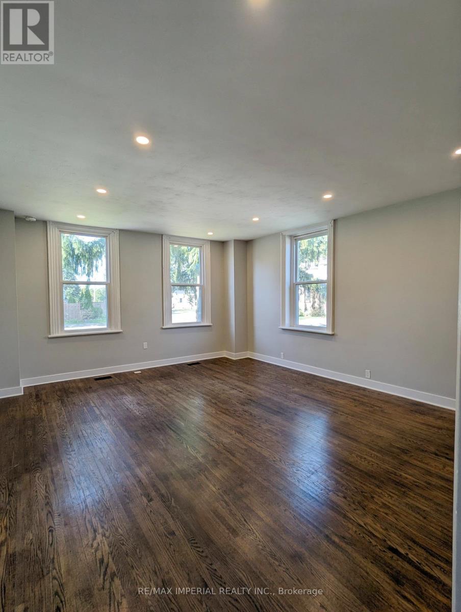 2b Huron Street, Kawartha Lakes (Lindsay), Ontario  K9V 2H2 - Photo 3 - X12907772